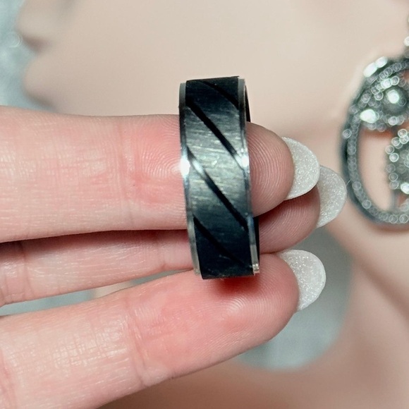The Unbranded Brand Other - Elegant Black Women's Ring